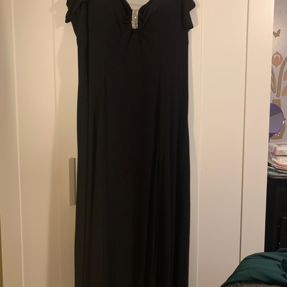 Black formal dress - Picture 6 of 7